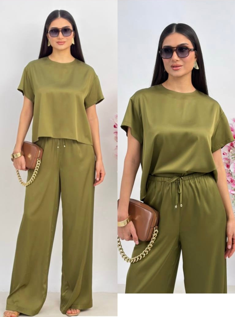 Leichtes Kostüm mit Bluse und Hose Kasha