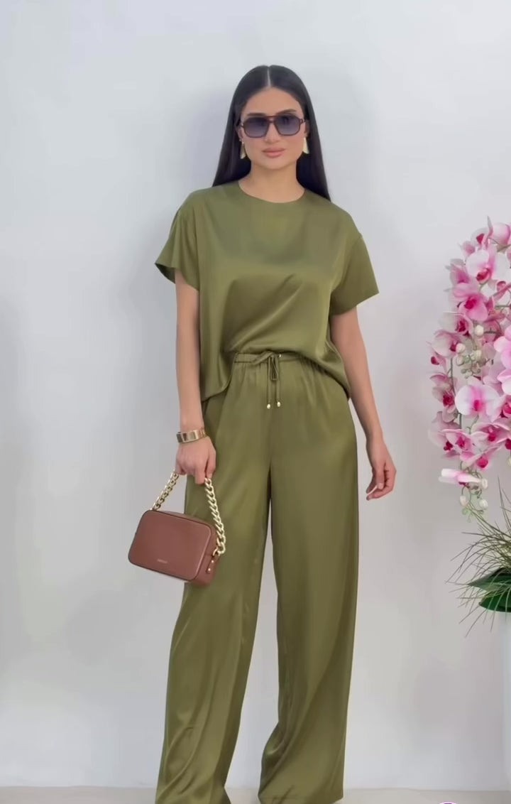 Leichtes Kostüm mit Bluse und Hose Kasha